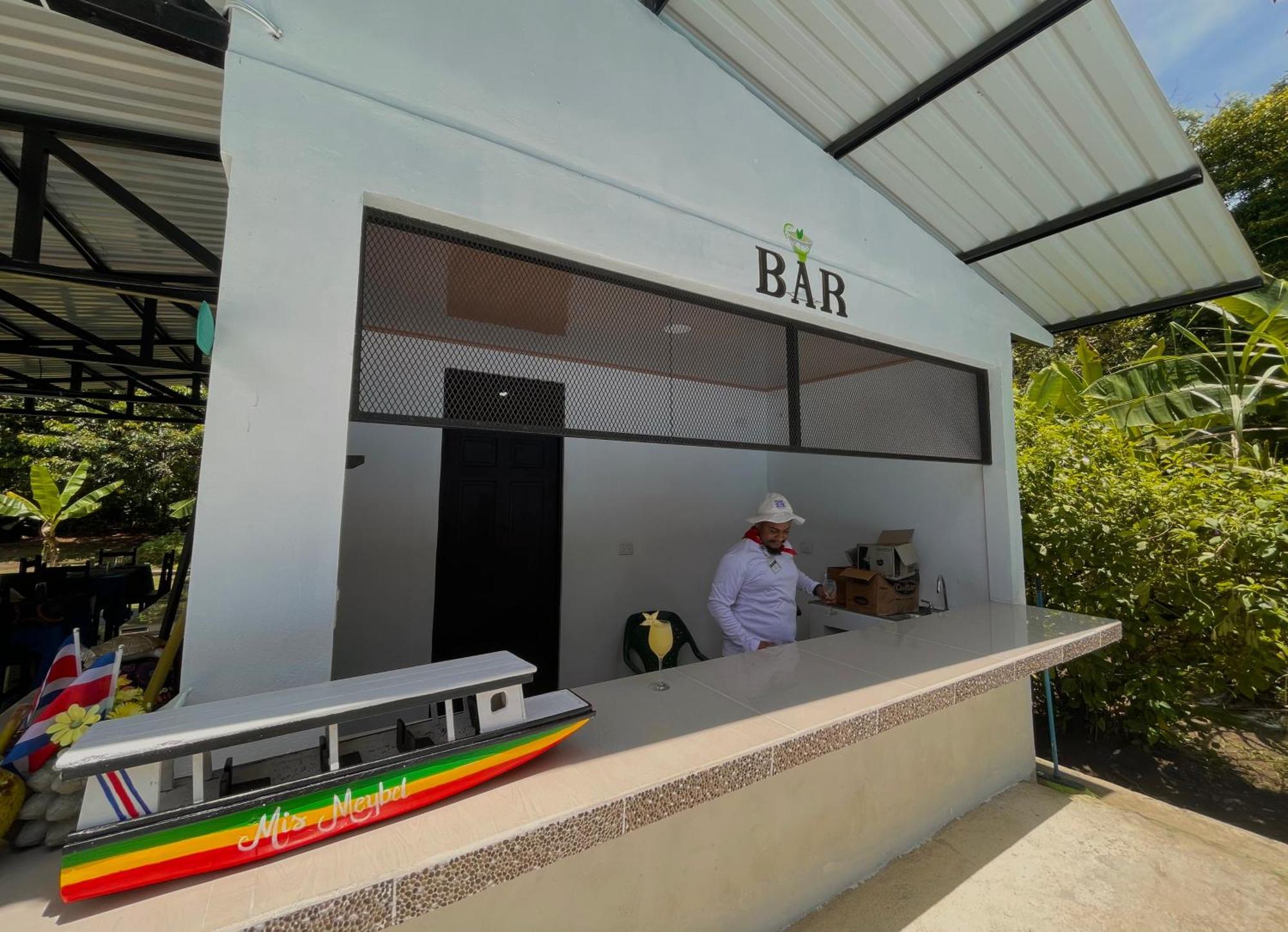 Carey Lodging Tortuguero Εξωτερικό φωτογραφία