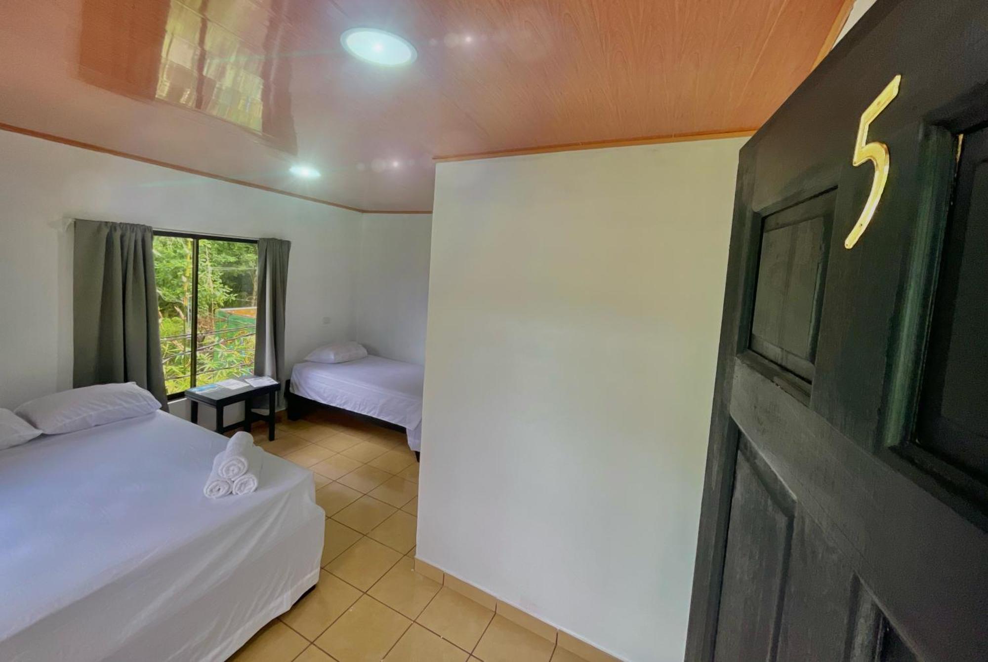 Carey Lodging Tortuguero Εξωτερικό φωτογραφία